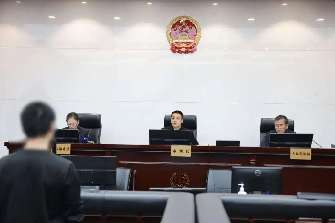 _ 徐汇区股票场外配资案件 _股票配资公司有哪些
