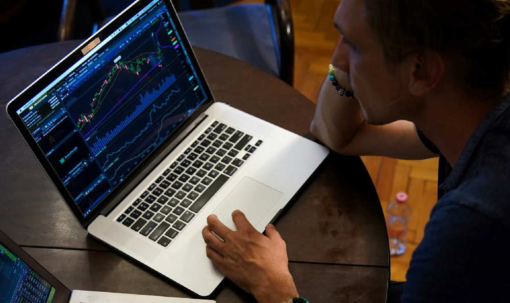 新手炒股配资必看：3个简单实用入门技巧