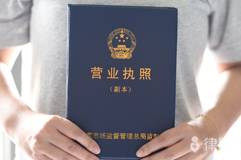 股票融资说白了就是拿股份换钱，企业不用还本付息
